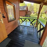 Letniskowe Nad Jeziorem Kazub 別荘 *