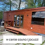 Letniskowe Nad Jeziorem Kazub 別荘
