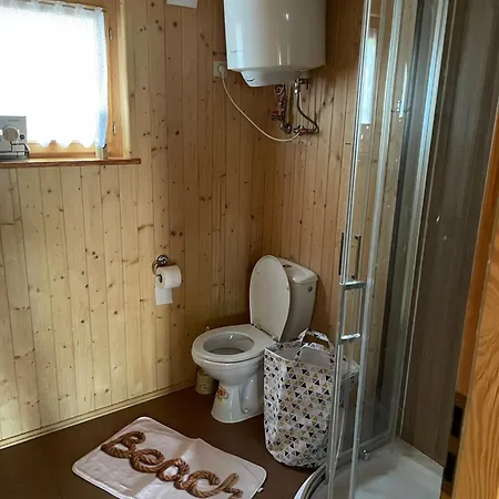 Letniskowe Nad Jeziorem Kazub