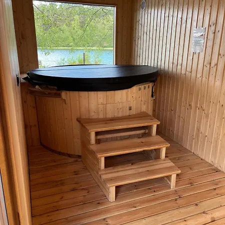 Letniskowe Nad Jeziorem Kazub Ferienhaus